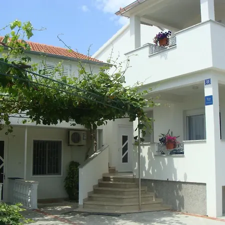 Apartment Let - 5 M From Sea