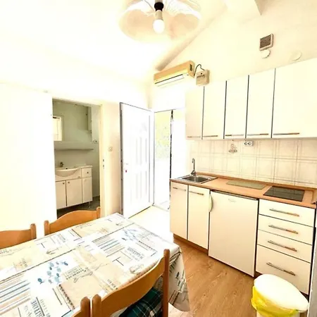 Let - 5 M From Sea Apartment