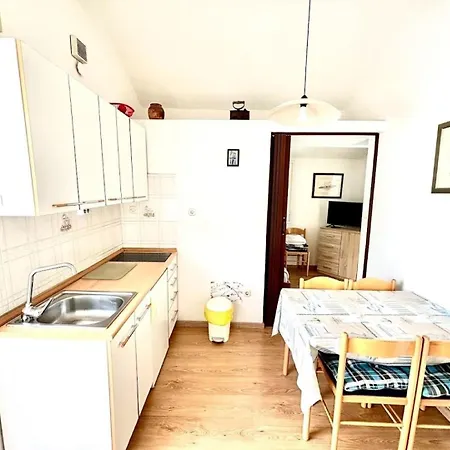 Apartment Let - 5 M From Sea