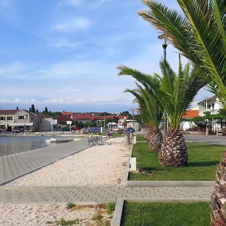 Apartment Let - 5 M From Sea