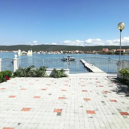 Let - 5 M From Sea Apartment *