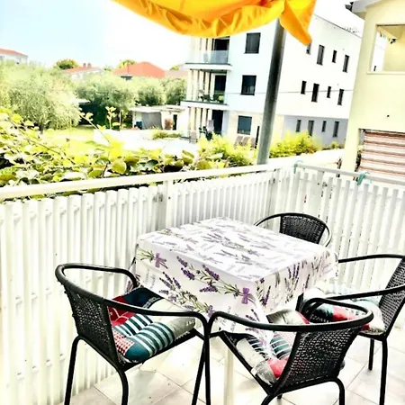 Let - 5 M From Sea Apartment Sukosan
